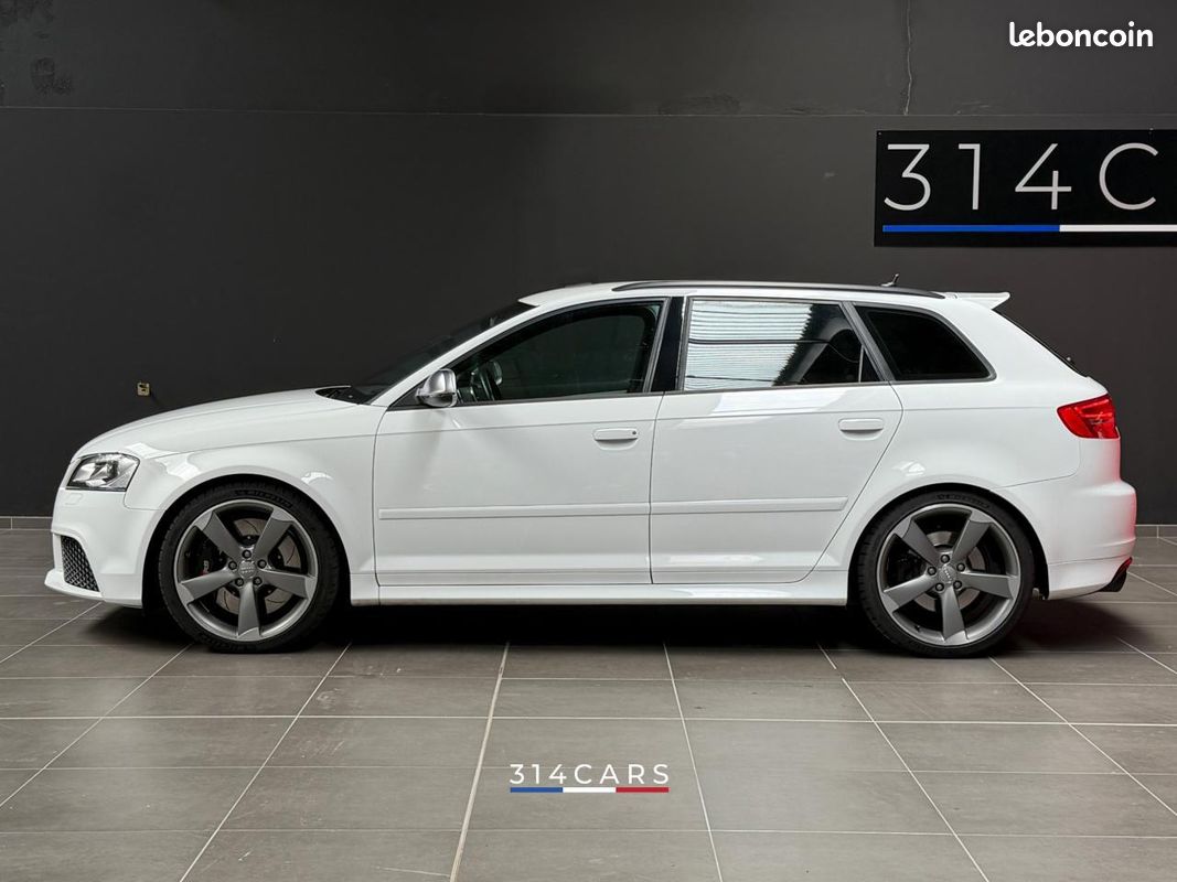 Audi RS3 Sportback 2011 — vue 4
