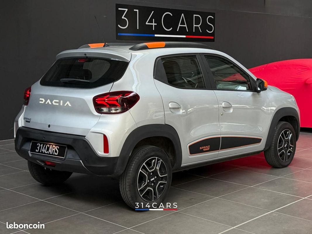 Dacia Spring 45 Essential 2022 — vue 3
