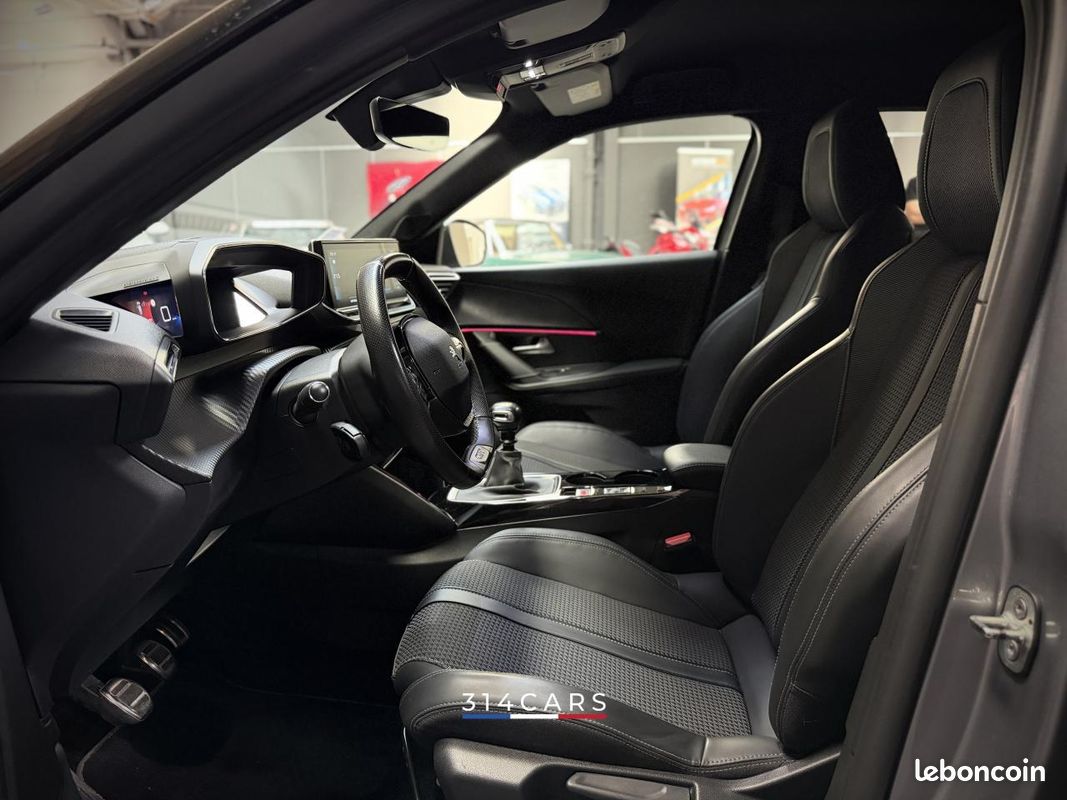 Peugeot 2008 GT PureTech 130 2021 — vue 5