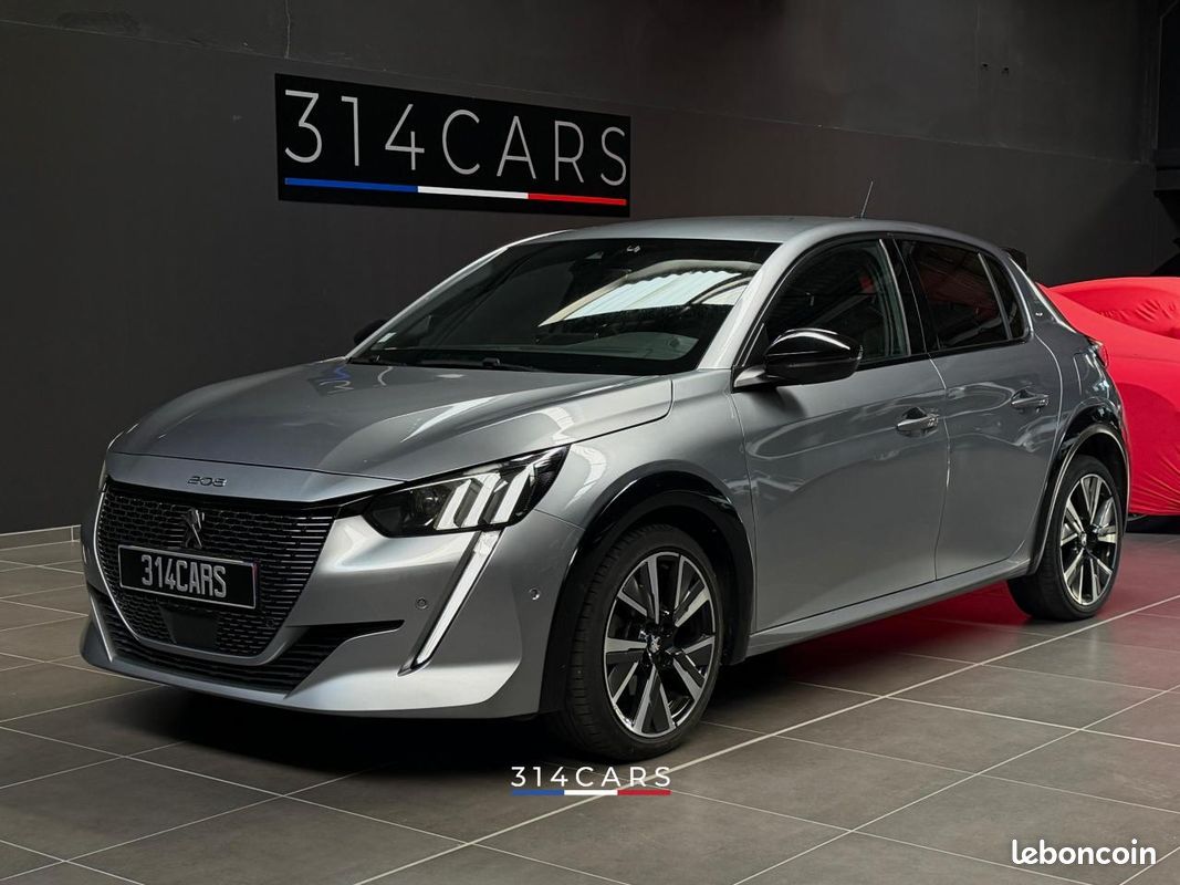 Peugeot 208 GT PureTech 130 EAT8 2020 chez 314CARS à Roanne
