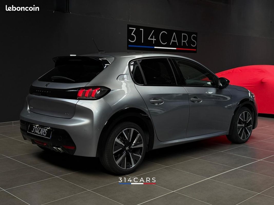 Peugeot 208 GT PureTech 130 EAT8 2020 — vue 3