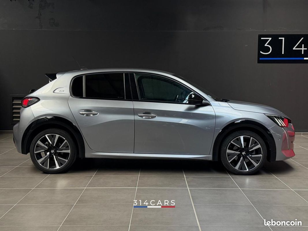Peugeot 208 GT PureTech 130 EAT8 2020 — vue 4