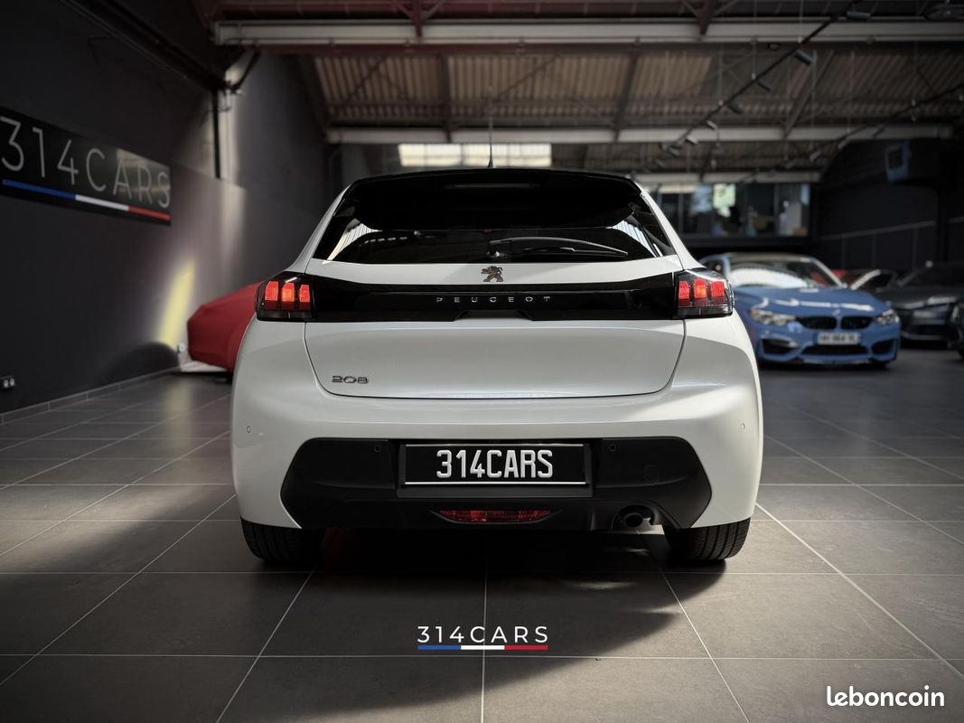 Peugeot 208 PureTech 100 Style 2022 — vue 4
