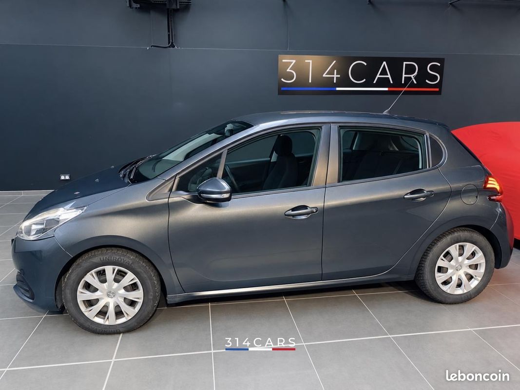Peugeot 208 1.2 PureTech 82 BVM5 Active 2015 chez 314CARS à Roanne