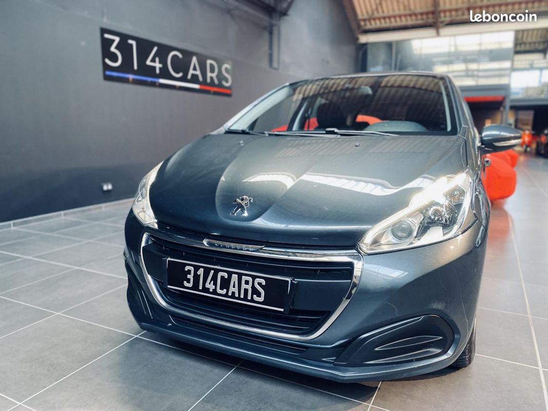 Peugeot 208 1.2 PureTech 82 BVM5 Active 2015 — vue 2