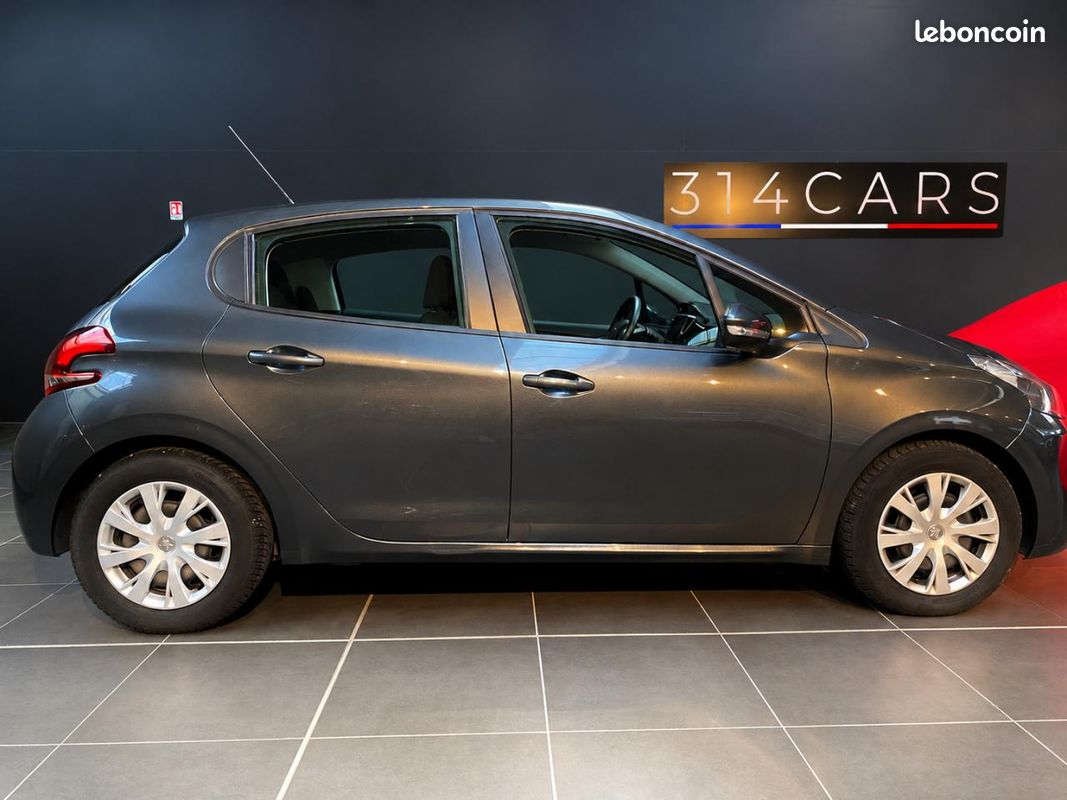 Peugeot 208 1.2 PureTech 82 BVM5 Active 2015 — vue 4