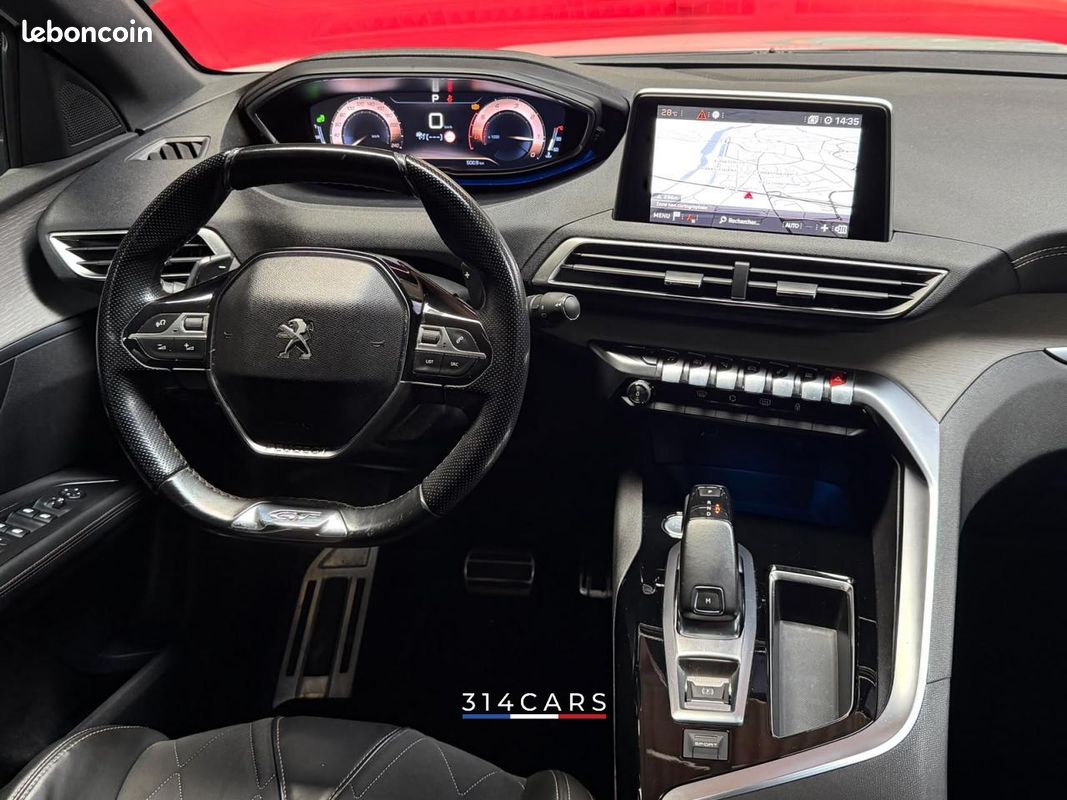 Habitacle du Peugeot 3008 avec volant, instrumentation, écran central et sélecteur de boîte automatique