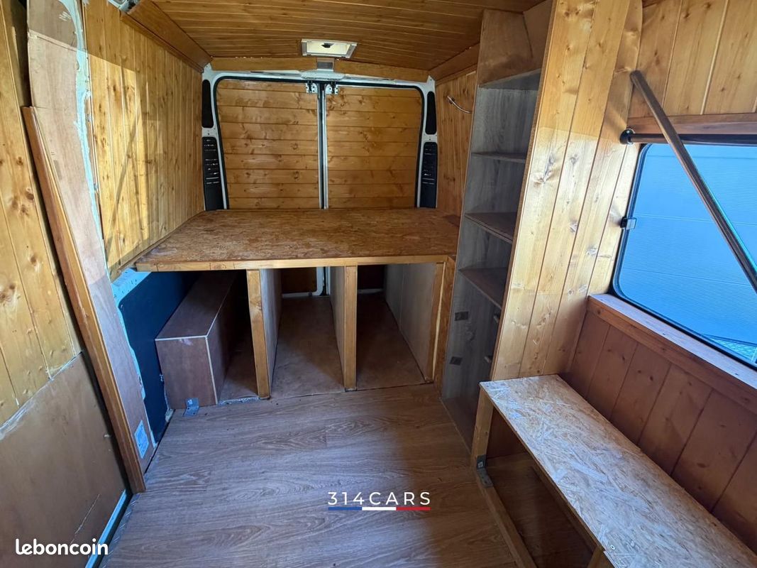 Peugeot Boxer 335 L2H2 2.2 HDi 130 Pack Clim aménagé 2015 — vue 4